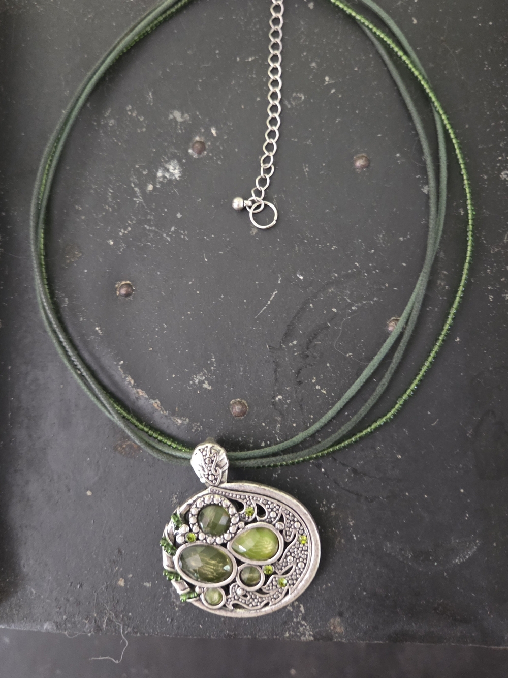 VINTAGE Green Stone Multi-Strand Pendant Necklace - Women Jewelry